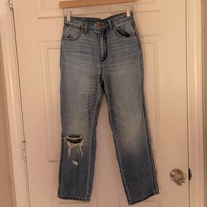 Mid-rise Distressed Wrangler Jeans